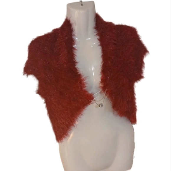 Deep red furry cover-up cardigan vest - Picture 4 of 5